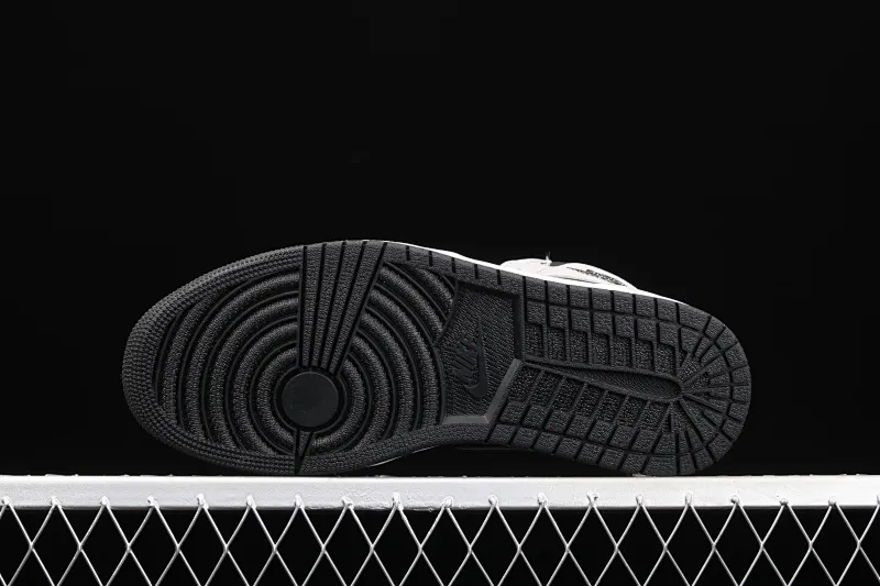 All categories Air Jordan Jordan series basketball shoes Air Jordan 1 High Air Jordan 1 High AJ1 Joe 1 high top gray and white panda 555088-035